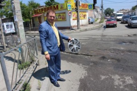 Общественники осмотрели состояние дорог в Симферополе в преддверии дня города