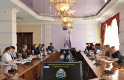 Анатолий Кирносенко: Чтобы избежать подтопления многоквартирного дома Кроноцкая, 12 в этом году там произведут ремонт асфальтобетонного покрытия проезда с контруклоном