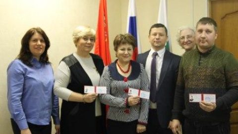 Общественная приемная заработала! Новым членам НП «ЖКХ Контроль МО» были вручены удостоверения.