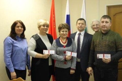 Общественная приемная заработала! Новым членам НП «ЖКХ Контроль МО» были вручены удостоверения.