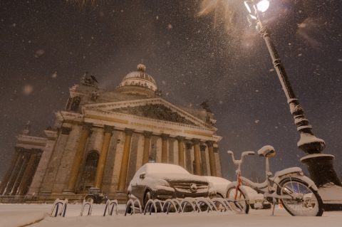 За сутки с улиц Петербурга вывезли почти 12 тысяч кубометров снега
