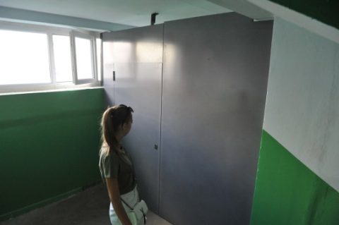 О самовольно установленных конструкциях в МКД. Что можно отнести к таким конструкциям и как с этим бороться соседям?
