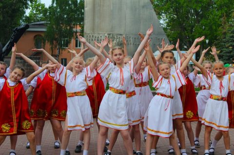 Праздник «День соседей» идет в Сормовском районе города Нижнего Новгорода