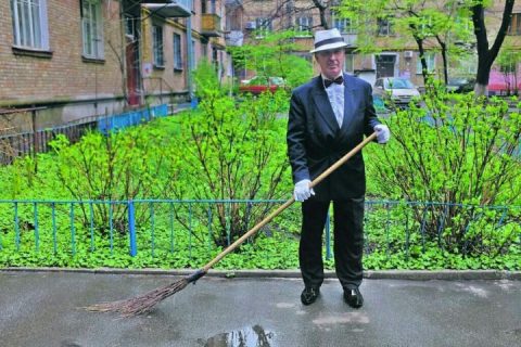 Дворники возглавили топ самых востребованных профессий в Петербурге