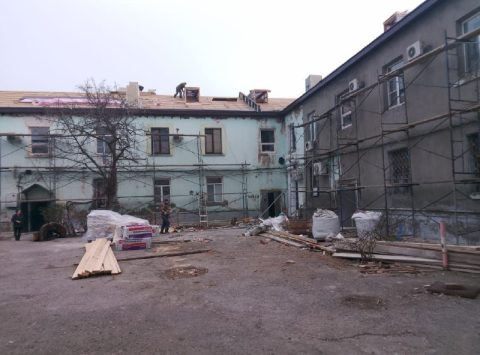 Завершается капитальный ремонт фасада и кровли дома на ул. Гаджиева 35 в г. Махачкала