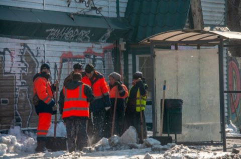 Сквозь снег и под сосулей: справился ли Петербург с нападением новогодней стихии