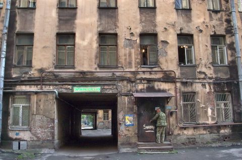 В Петербурге раскритиковали идею уменьшить выплаты жителям аварийных домов